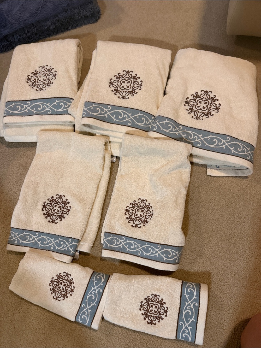 7 Piece Cream & Blue Embroidered Scroll Damask Bath Towel Set